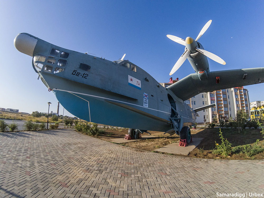 Самолёт-амфибия БЕ-12 на западном побережье Крыма. Подошли поближе,чтобы рассмотреть - Моё, Урбанфото, Самолет-Амфибия, Урбанфакт, Гидросамолет, Урбантуризм, Крым, Аэросъемка, Авиация, Военная авиация, Видео, Длиннопост