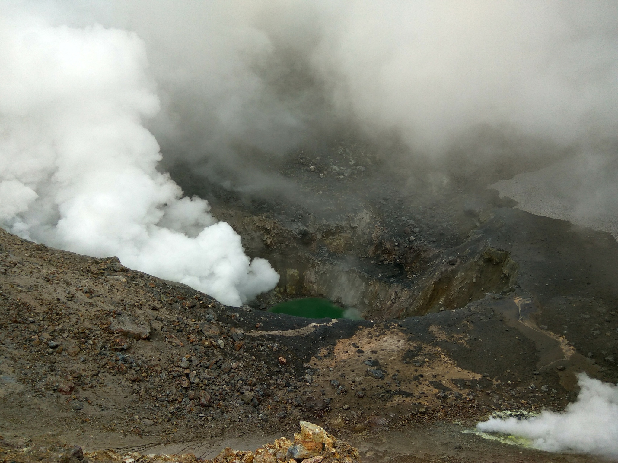 Kamchatka 2018. Day 5. Part 2. Mars, Fumaroles and Bears - My, Travels, Kamchatka, The mountains, Volcano, Burned out, Hike, Tracking, The Bears, Adventures, Mat, Longpost, Mutnovsky Volcano, Dangerous, Canyon