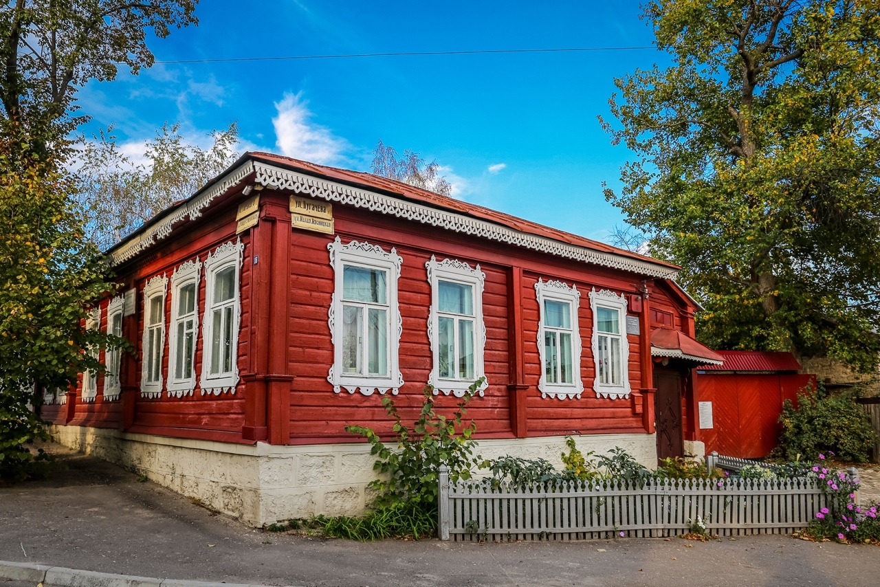 Внутренний дворик Литературно-мемориального музея И.А. Бунина в Ельце |  Пикабу