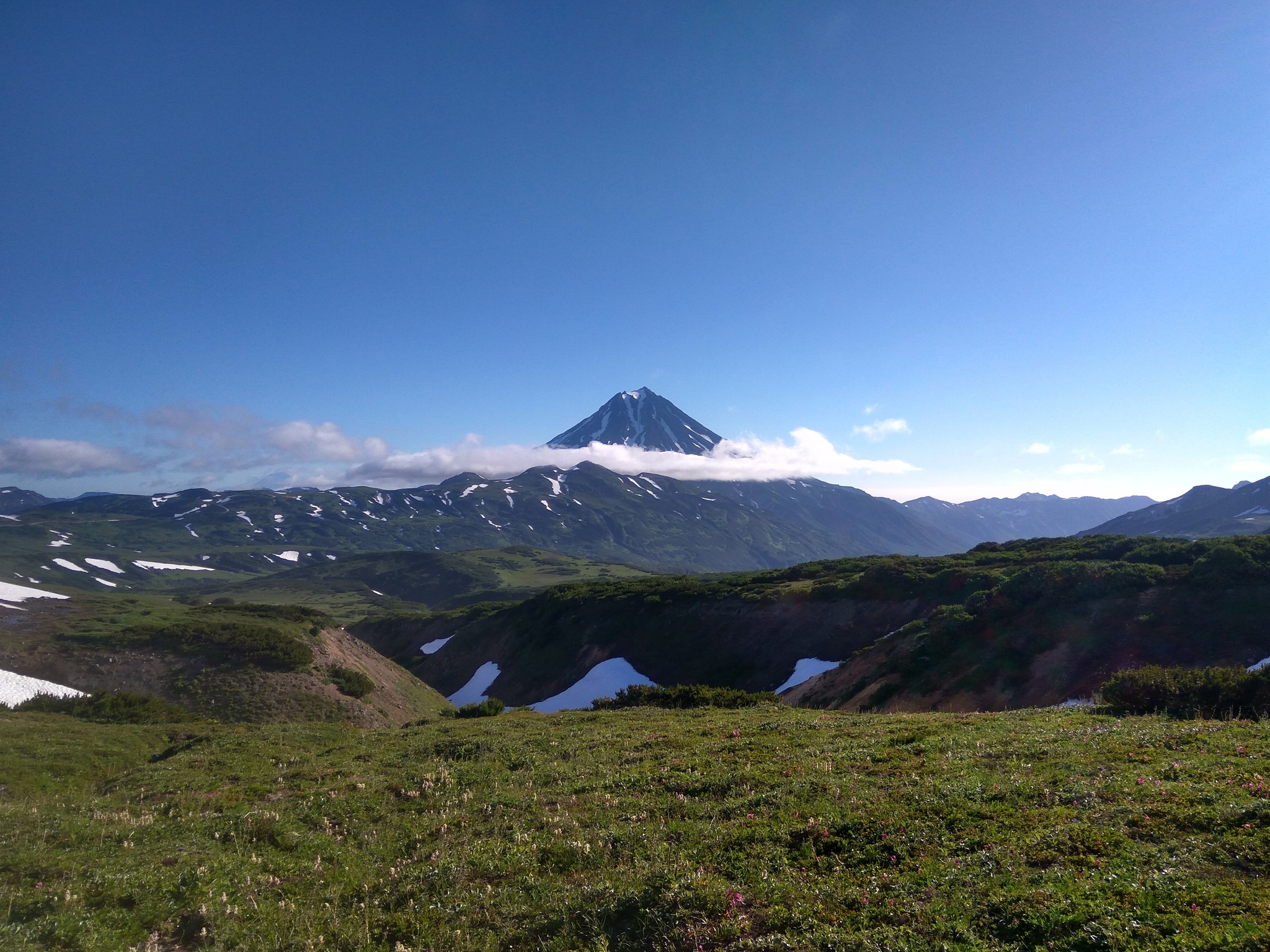 Kamchatka day 9: Ninth day in Kamchatka - My, Travels, Kamchatka, The mountains, Volcano, Burned out, Hike, Tracking, The Bears, Adventures, Mat, Longpost, Mutnovsky Volcano, Dangerous, Canyon, Geyser, The hot springs, Waterfall