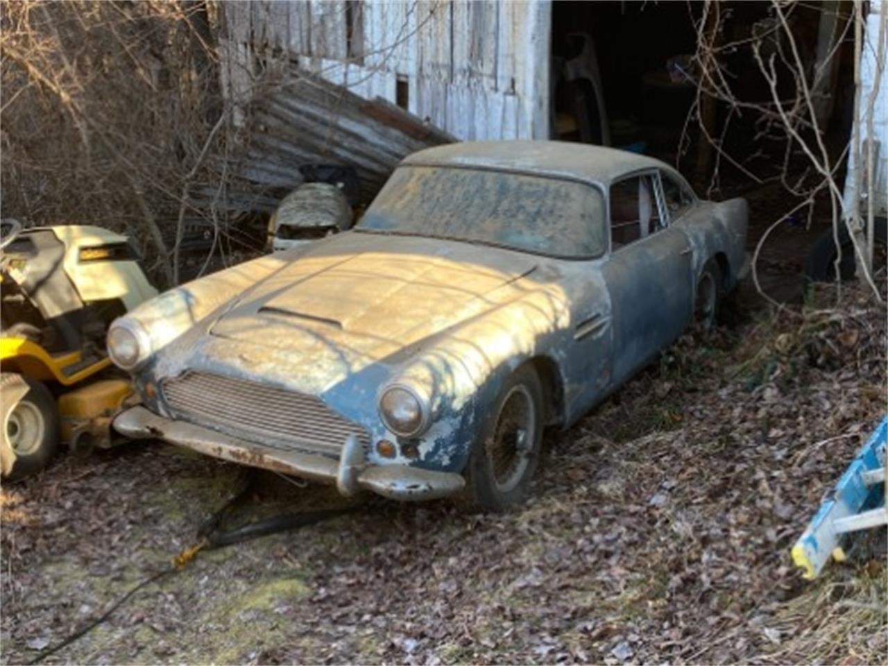 The American hasn’t repaired the iconic car for 30 years and lost a lot of money - Aston martin, Auto, Rarity, Oldtimer, Video, Longpost