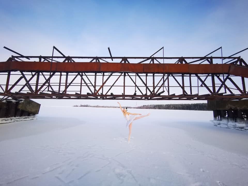 A ballerina of the Mariinsky Theater danced in a tutu and pointe shoes in the cold in defense of Batareinaya Bay - Negative, Leningrad region, Ballerinas, Mariinsky Theatre, Петиция, Lomonosov district, Terminal, Bay, Fontanka, Video, Longpost