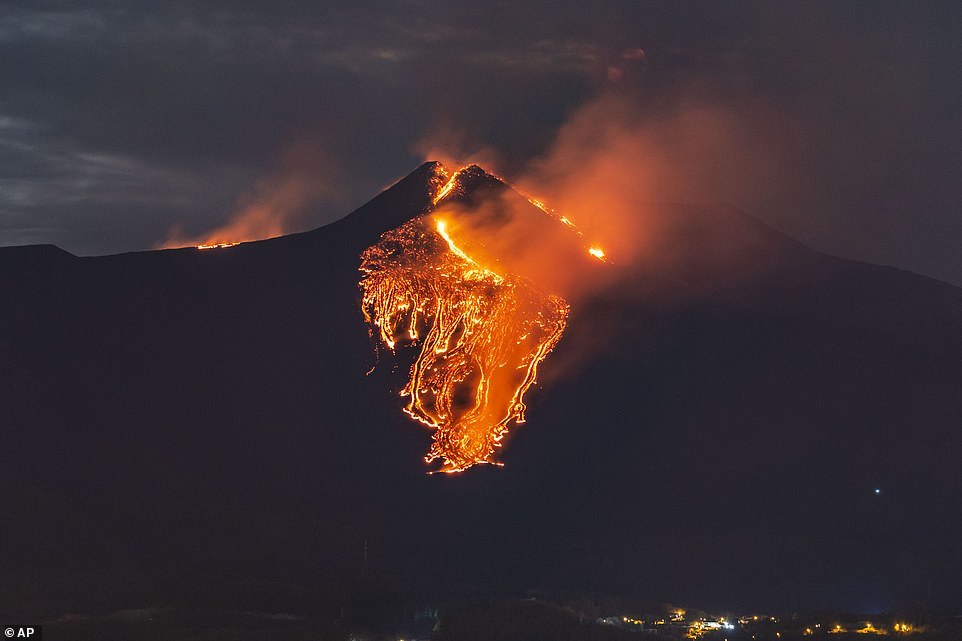 Mount Etna continues to erupt - Volcano, Mount Etna, Longpost, Eruption