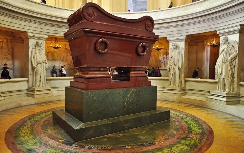 French communists demand that Napoleon's body be removed from the Invalides - IA Panorama, Humor, Fake news, Napoleonic Wars, Napoleon, Cult of personality, Burial, Mausoleum, France, Communists