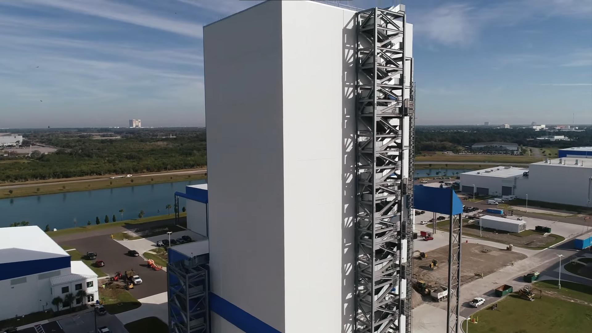 Blue Origin updated the date of the first launch of the reusable super-heavy rocket New Glenn and showed the production complex from the inside - Blue origin, New Glenn, Jeff Bezos, Cosmonautics, Space, Booster Rocket, news, Technologies, USA, Spacex, Starship, Longpost