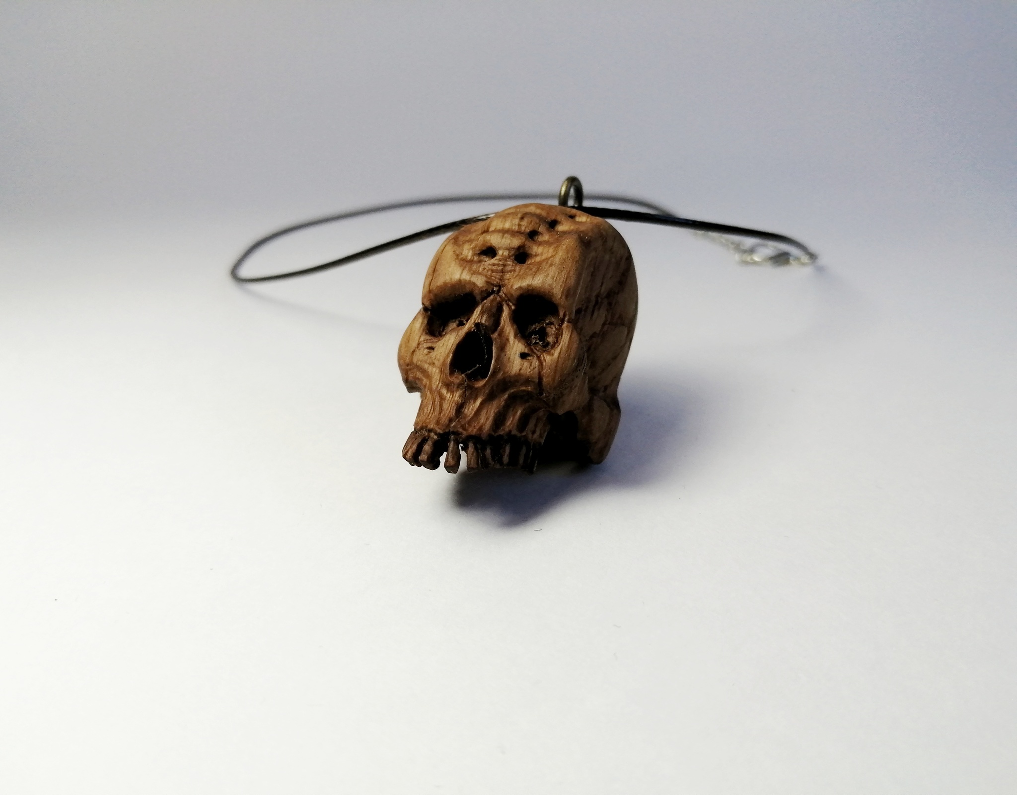 Oak pendant - My, Pendant, Scull, Needlework without process, Wood, Wood carving, Brutality, Longpost, Woodworking, Handmade