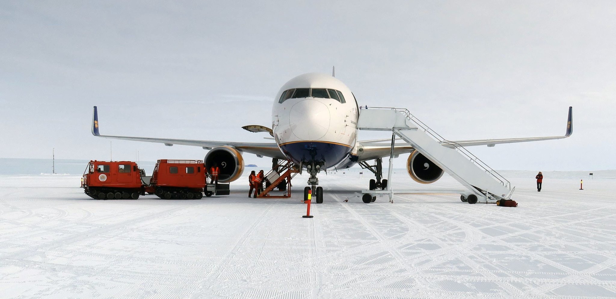 Boeing 767 in Antarctica - Aviation, Antarctica, Boeing 767, Landing, Snow, Video, Longpost