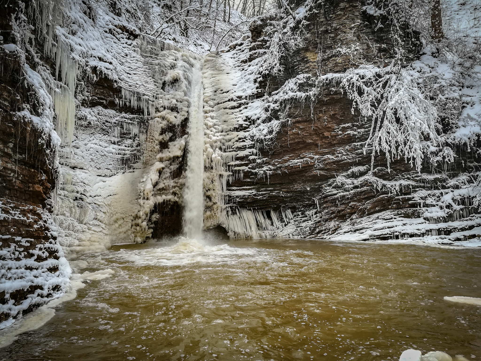Белый водопад Архыз зимой