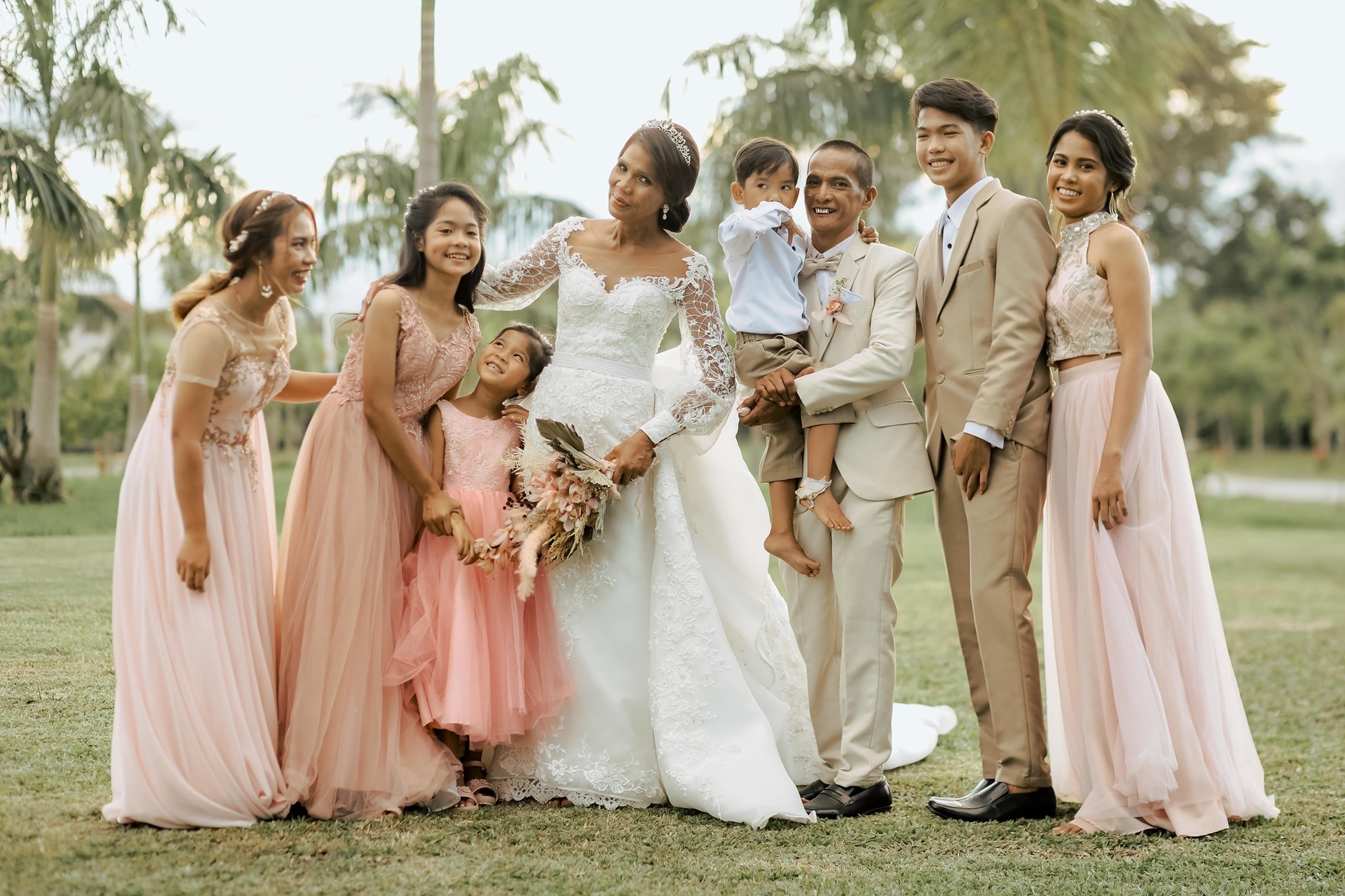 Look how the wedding of a poor couple with 6 children turned out (they've been collecting trash for years) - Wedding, Philippines, Poverty, Help, Longpost