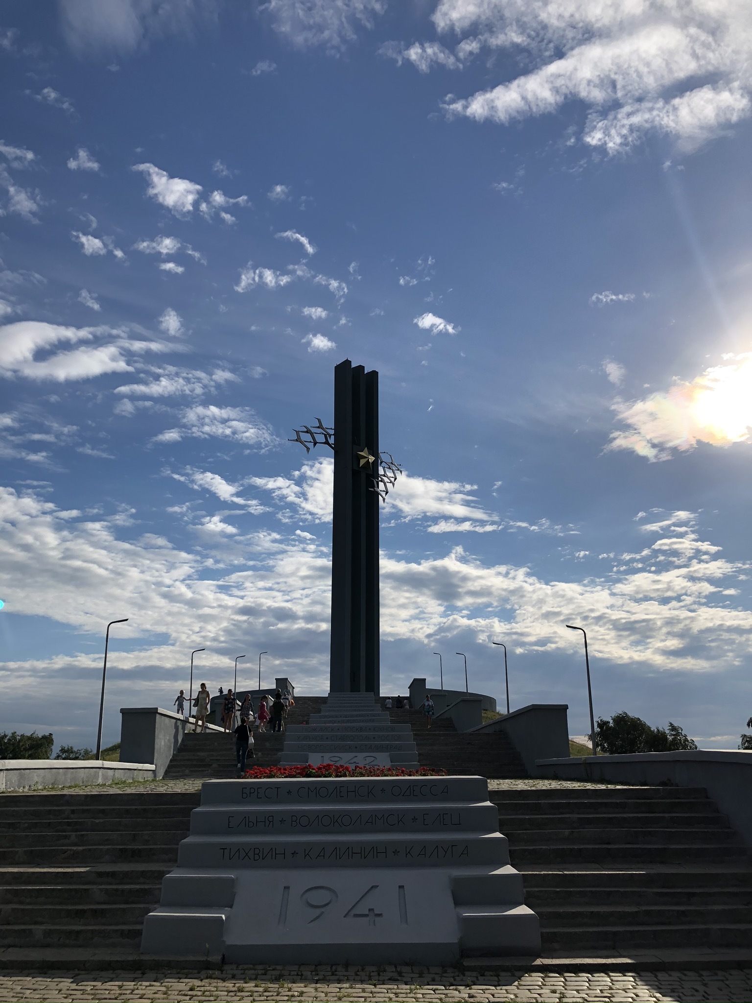 Парк Победы и мемориал Журавли в г. Саратов - Моё, Путешествия, Путешествие по России, Саратов, Танки, Военная техника, Мемориал, Вечный огонь, Лето, Природа, Мобильная фотография, Фотография, Длиннопост