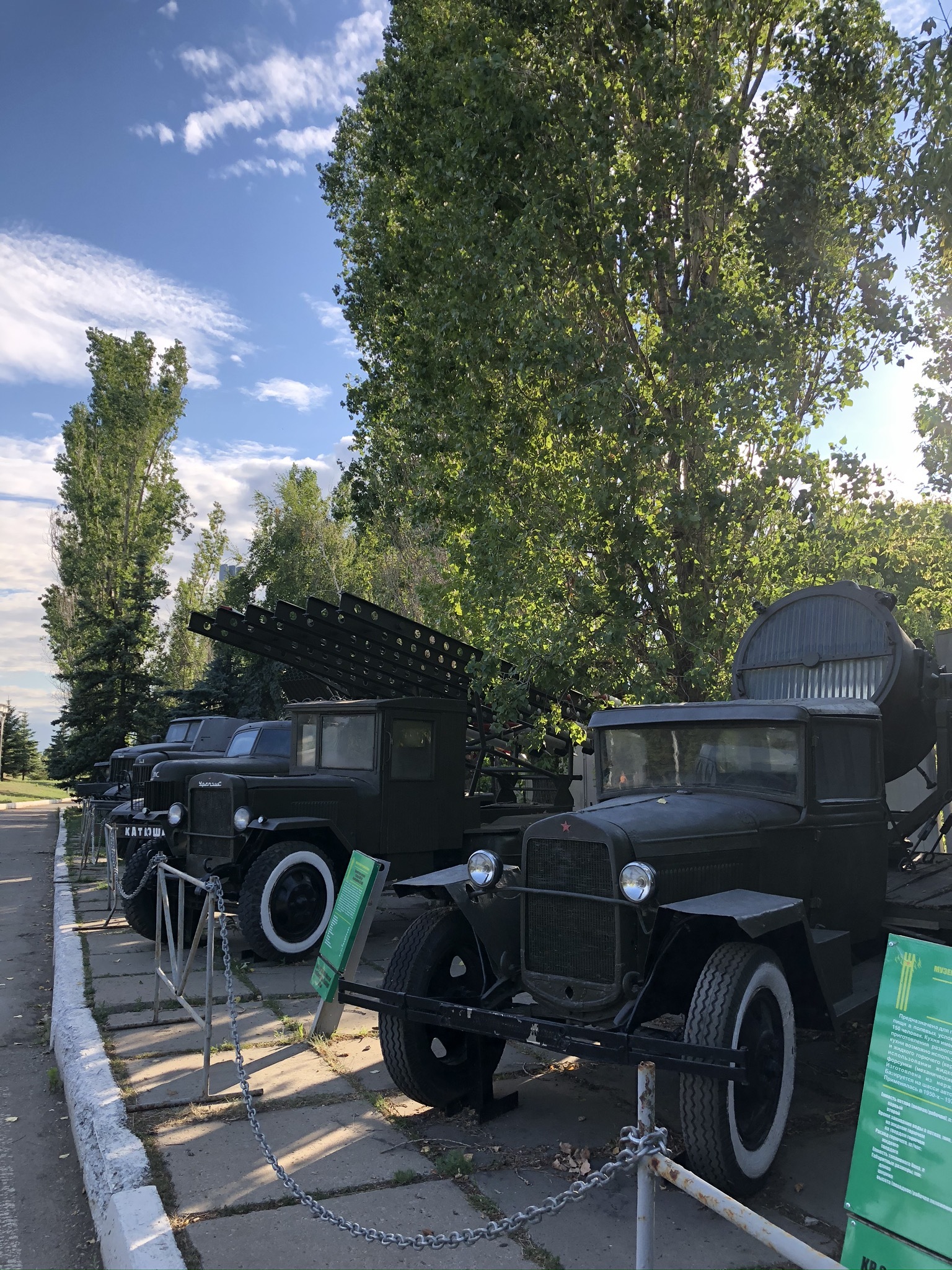 Парк Победы и мемориал Журавли в г. Саратов - Моё, Путешествия, Путешествие по России, Саратов, Танки, Военная техника, Мемориал, Вечный огонь, Лето, Природа, Мобильная фотография, Фотография, Длиннопост