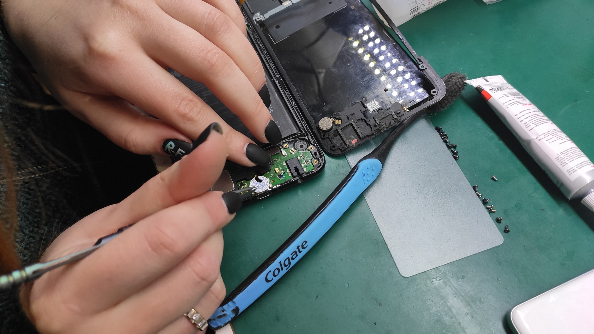 R-Fon has a second side. Post from R-Fon - My, First post, Connector replacement, Girls, Ремонт телефона, Soldering, Moscow, Longpost