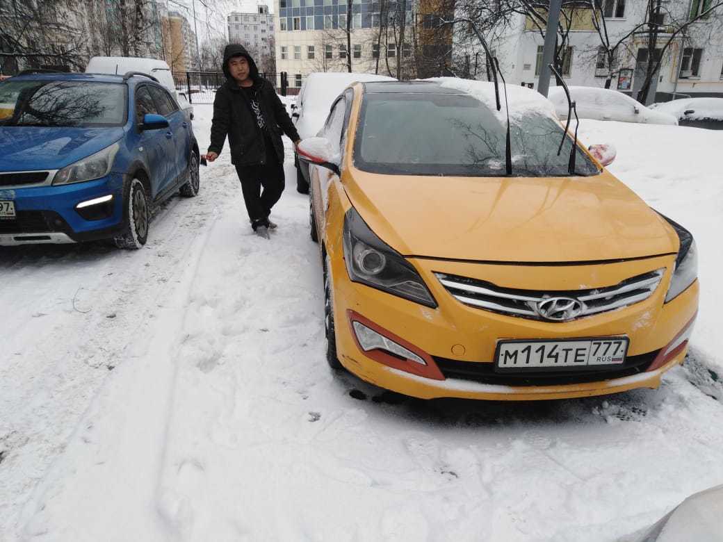 Парковка такси во дворах | Пикабу