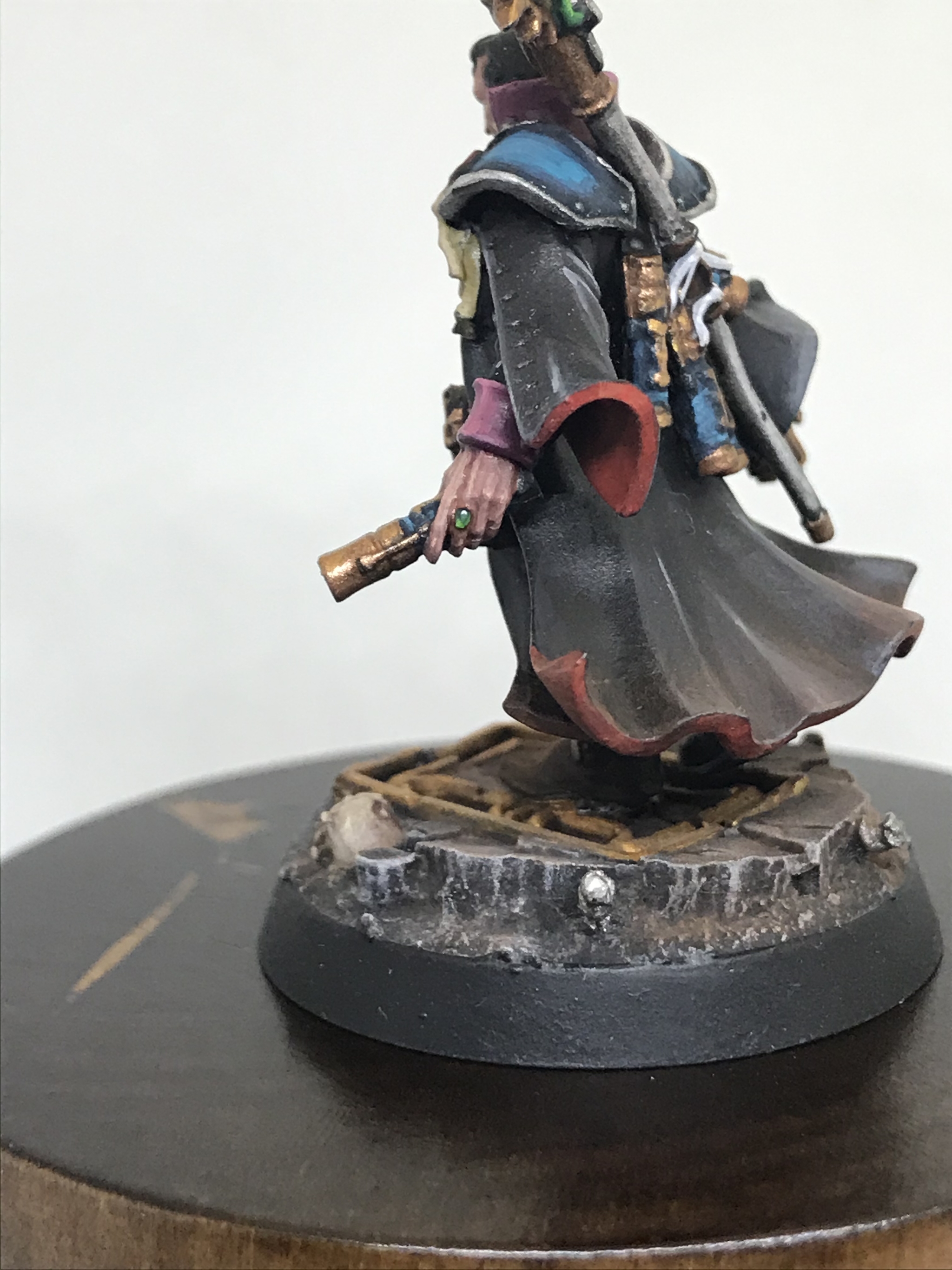 Amateur painting of miniatures. Warhammer 40,000. Inquisitor Gregor Eisenhorn - My, Warhammer 40k, Games Workshop, Inquisitor Eisenhorn, Inquisition, Imperium, Longpost