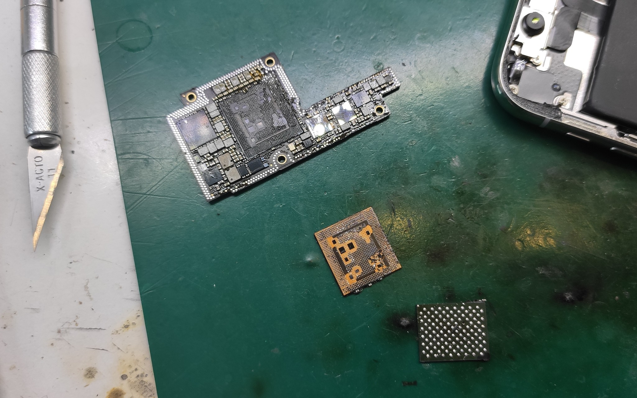 It's easier to buy used than to make this one. The same phone with Avito. iPhone X - My, Repair, Ремонт телефона, Avito, Purchase, iPhone X, Recovery, Soldering, Moscow, Video, Longpost