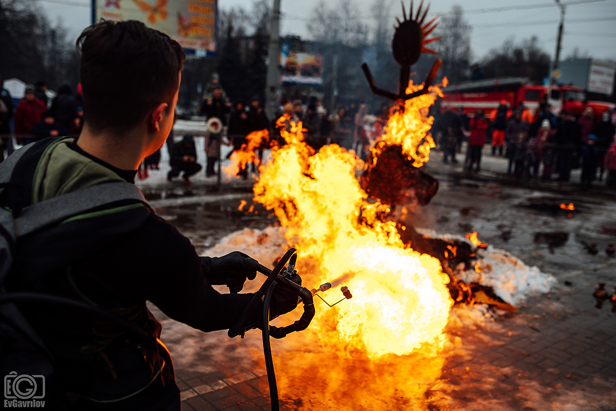 How to properly see off Maslenitsa, instructions from Smolensk - My, Maslenitsa, Smolensk, Fire show, Spectacle, Fire, Spring, Longpost