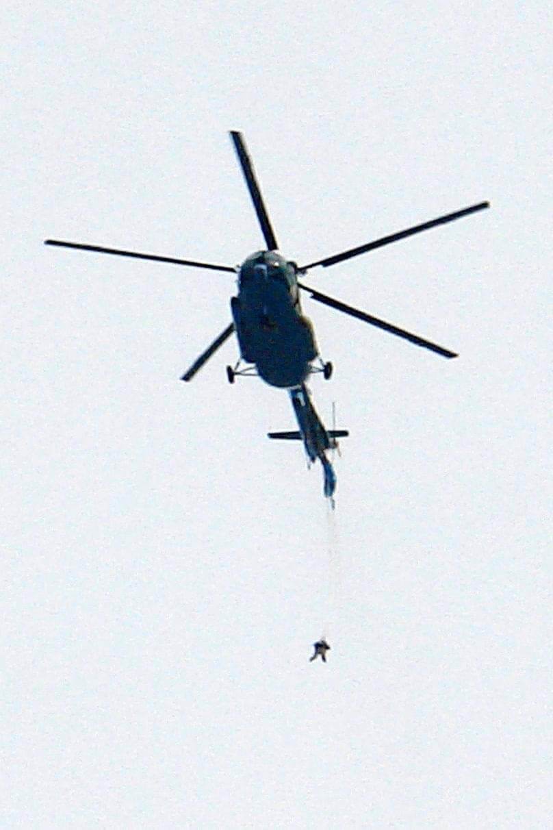 A parachutist gets caught on the tail of a helicopter - Chita, Helicopter, State of emergency, Parachute, Video, Longpost