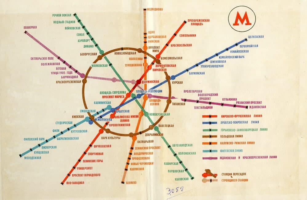 Схемы, картинки и цифры: новые указатели в метро запутали даже коренных москвичей