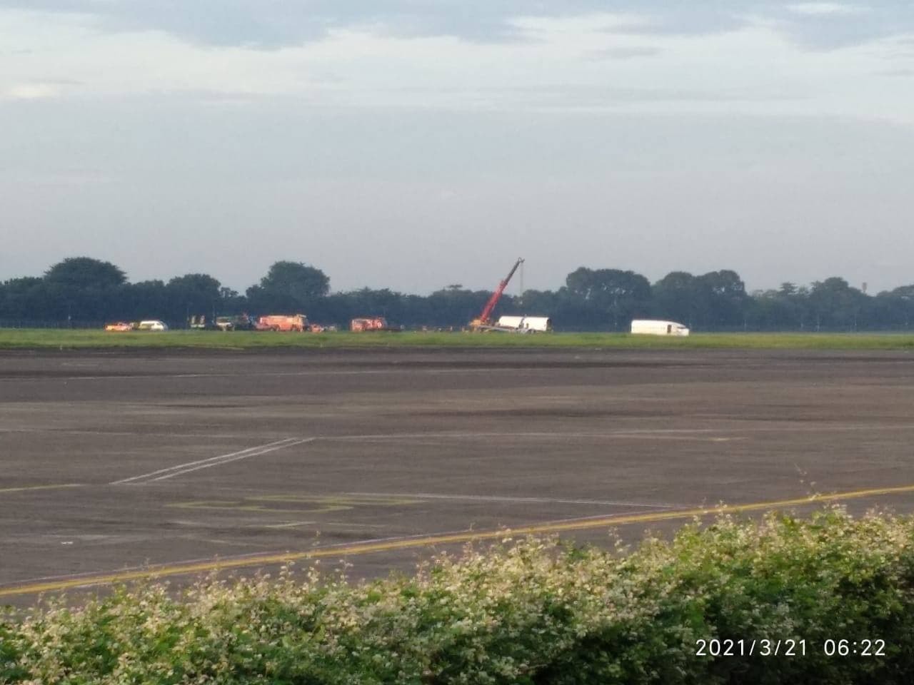 Quickly dismantled - Aviation, Emergency landing, Boeing 737, Indonesia, Jakarta, Disposal, Video, Longpost