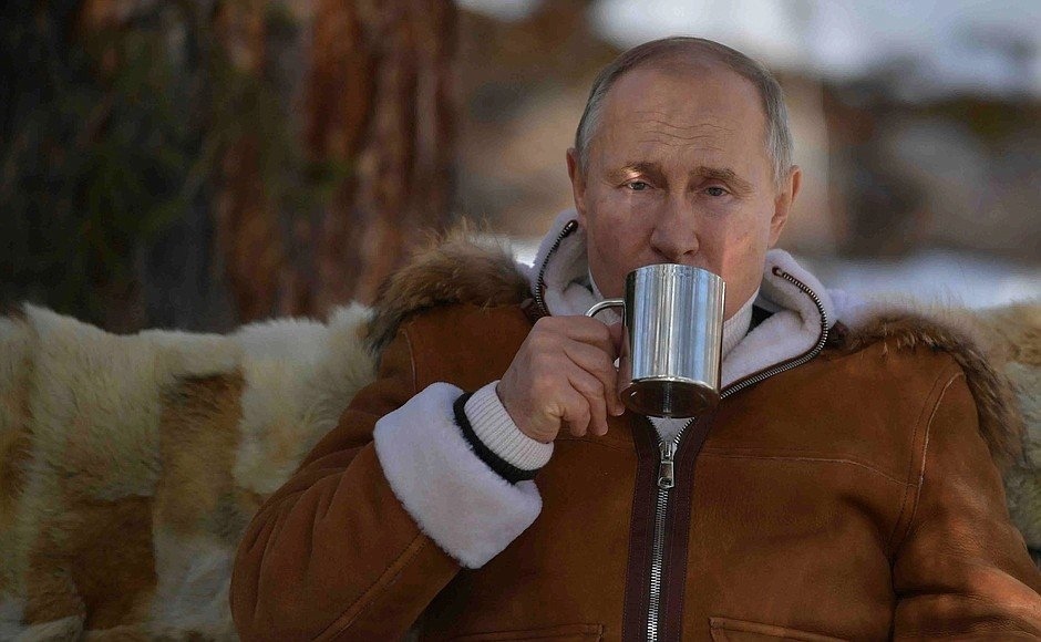 The Kremlin showed how Putin and Shoigu relax. They are spending this weekend in the taiga - Vladimir Putin, Taiga, Sergei Shoigu, Longpost, Video, Politics