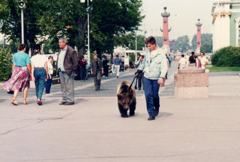 Интересные фотографии 90 -х (часть 38) - 90-е, Детство 90-х, Ностальгия, Фотография, Подборка, Знаменитости, Россия, Эпоха, Андрей Губин, Стрелки, Билайн, Чечня, Чеченские войны, Ирина Салтыкова, Игровые автоматы, Целители, Жизнь, Влад Листьев, Леонид ярмольник, Длиннопост