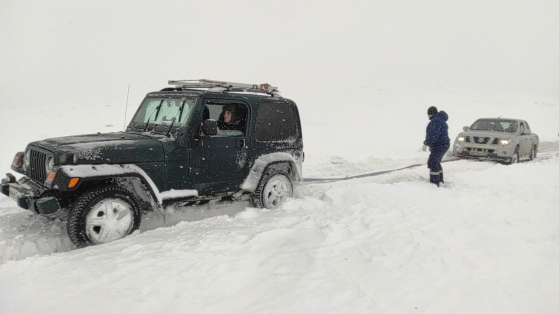 Birthday of the PerekatiKolsky group! Snow, hills and blizzard! Victory over the elements! The horde is assembled! - My, 4x4, Murmansk, Kola Peninsula, Offroad, UAZ, Niva, Renault Duster, Mitsubishi, Ford, Auto, Birthday, Adventures, Jeep, SUV, Company, Chevrolet niva, Nissan, Video, Longpost