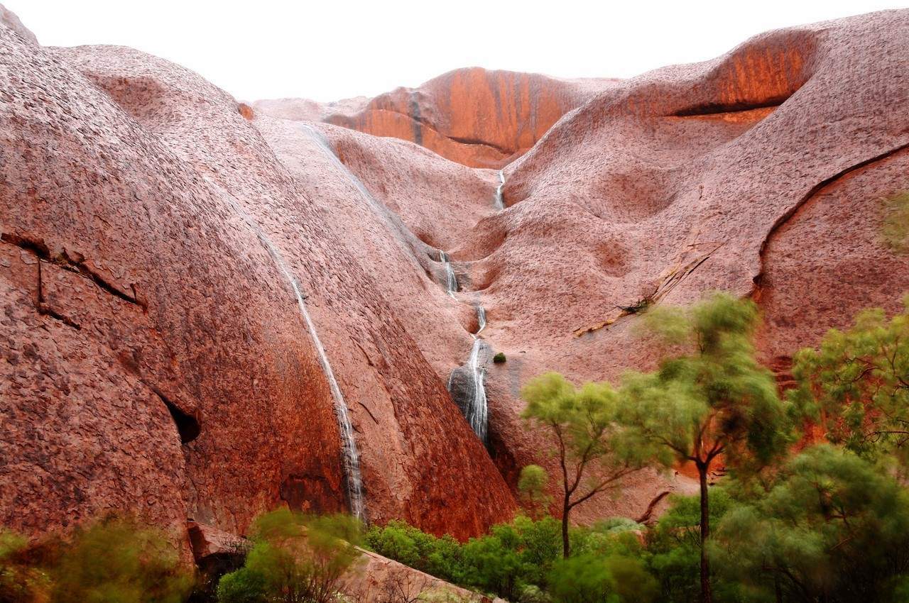 Flood in Australia: the famous Uluru rock turned into a waterfall - Nature, Australia, Longpost, The photo, Uluru