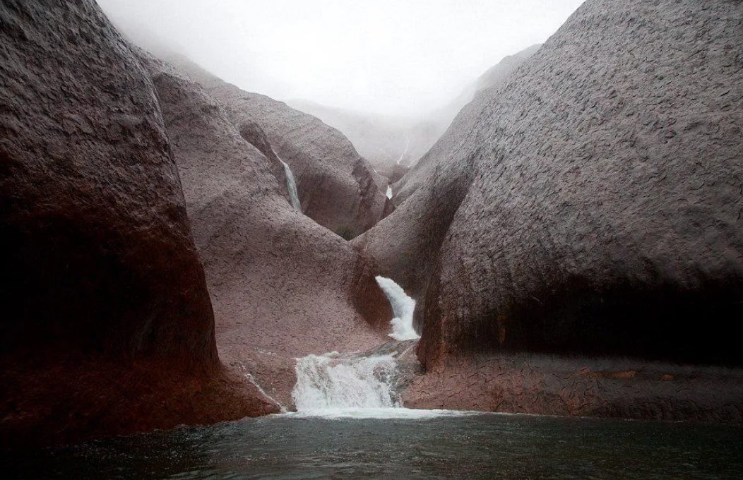 Flood in Australia: the famous Uluru rock turned into a waterfall - Nature, Australia, Longpost, The photo, Uluru