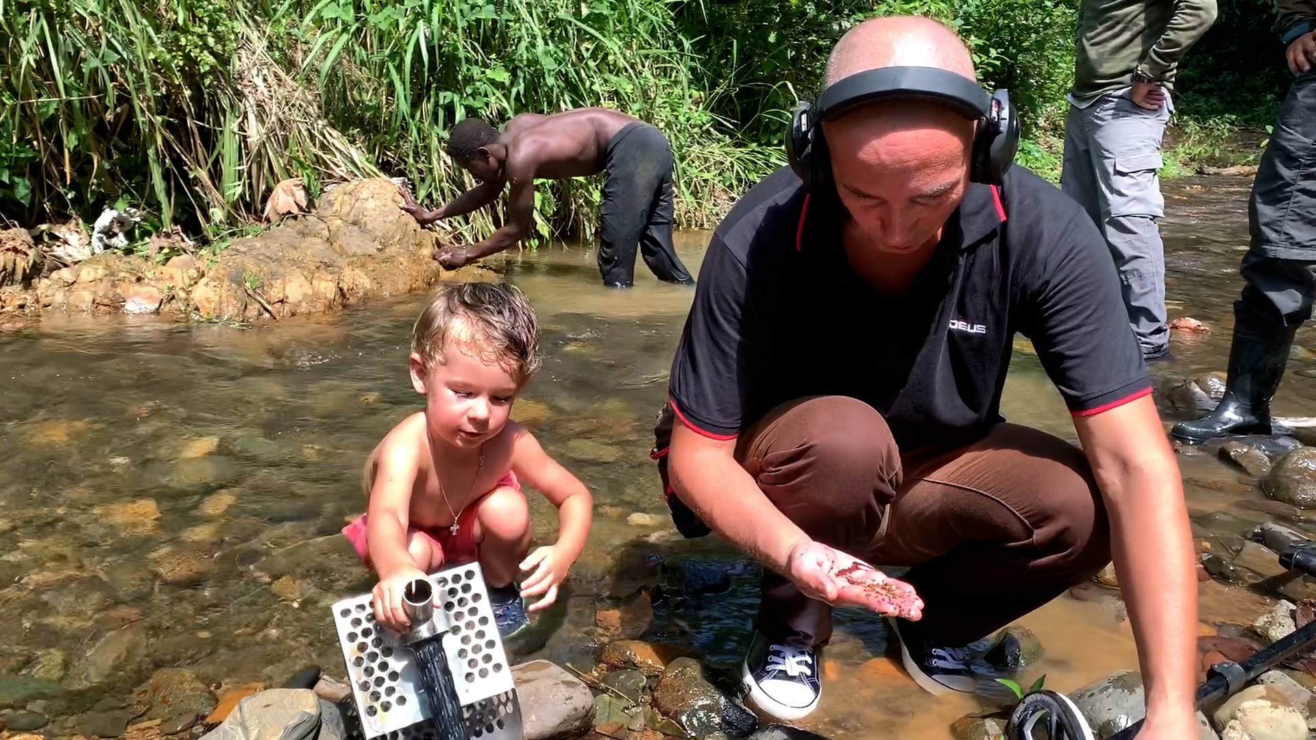 How we mine Gold nuggets in the wild jungles of the Dominican Republic! Gold right under your feet, part 2 - My, Gold, Gold mining, Dominican Republic, Treasure hunt, Metal detector, Video, Longpost