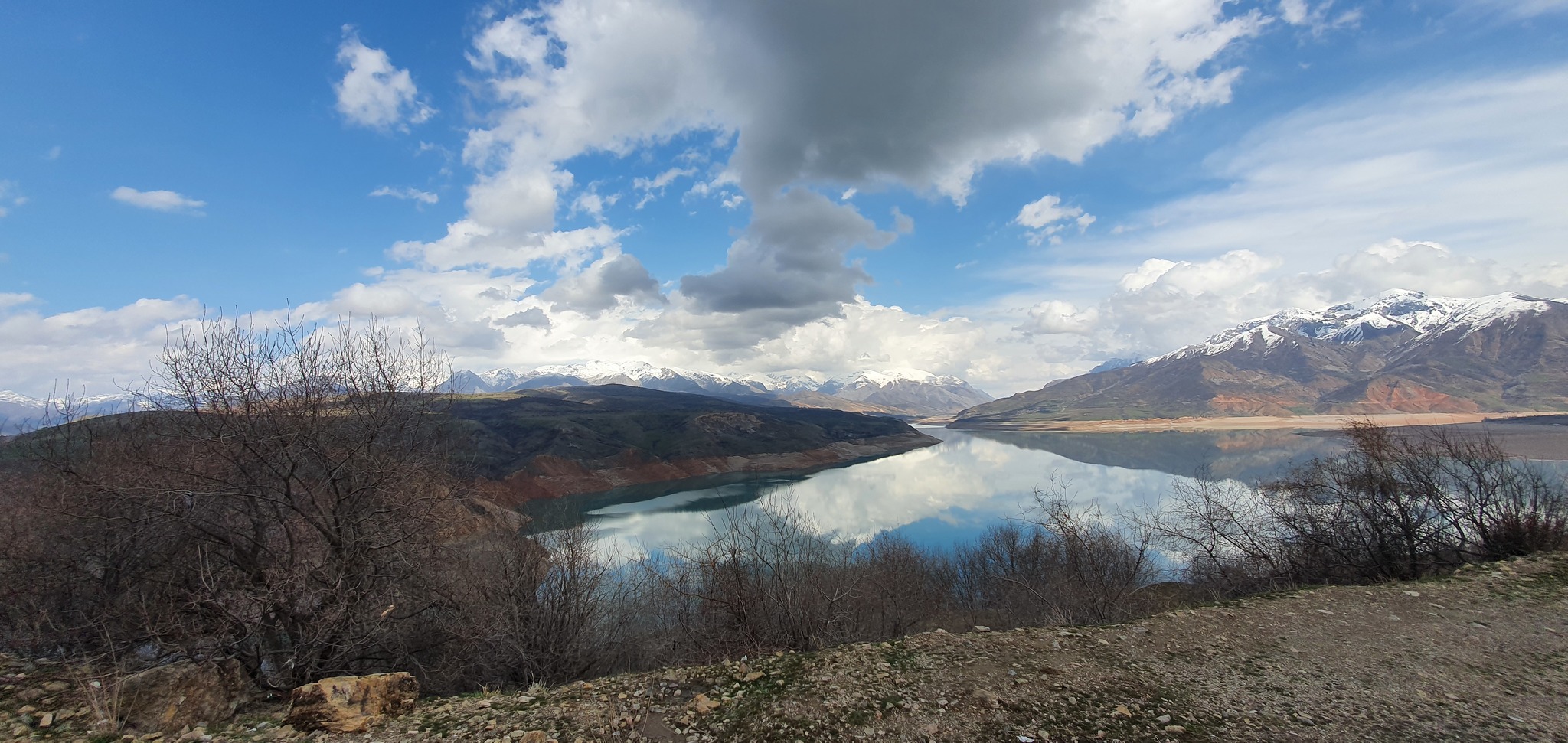 Charvak reservoir 03.22.2021 - My, Charvak, Nature, Lake, The mountains, Clouds, Reflection, Uzbekistan