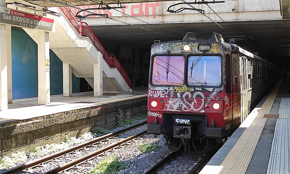 Railway around Vesuvius - Railway, Italy, Vesuvius, Train, Narrow gauge, Naples, Video, Longpost