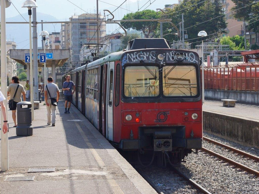 Railway around Vesuvius - Railway, Italy, Vesuvius, Train, Narrow gauge, Naples, Video, Longpost