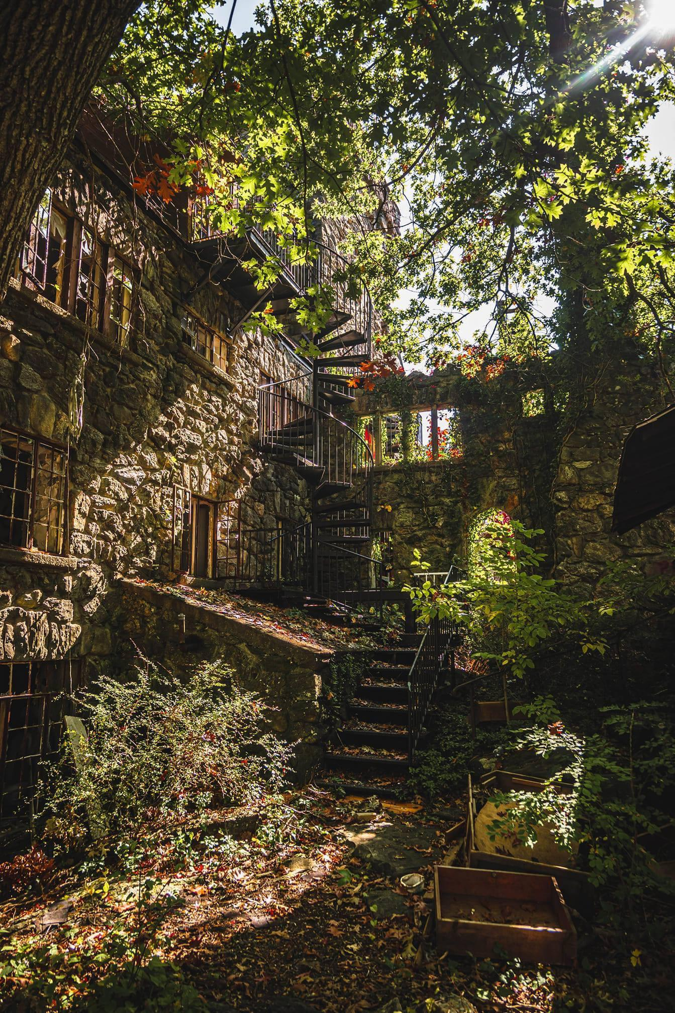 Staircase in an abandoned castle - The photo, Abandoned, Lock, Stairs