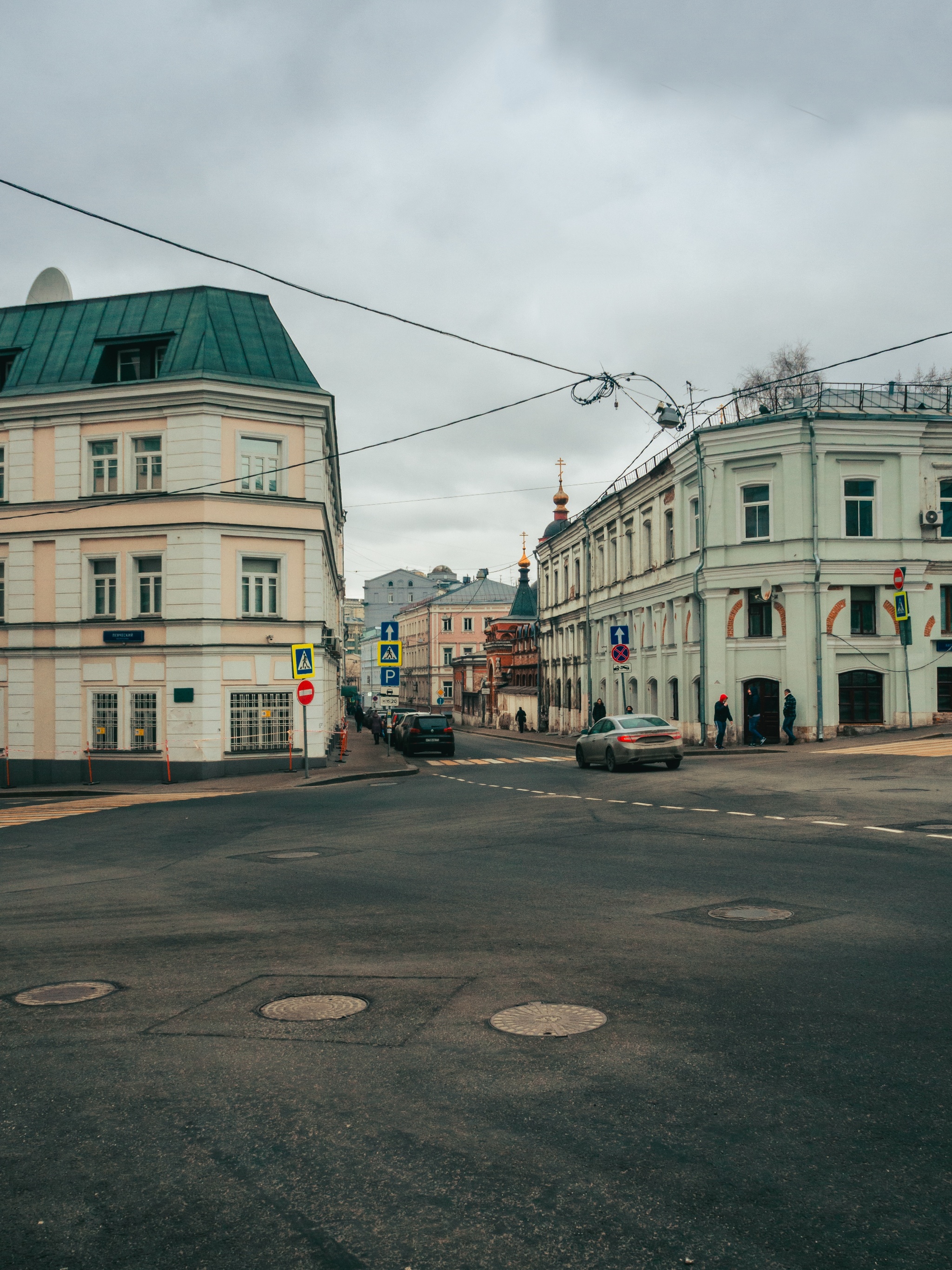 Прогулялся на прошлой неделе от Курского вокзала в центр Москвы, шёл на работу - Моё, Москва, Уличная фотография, Улица, Фотография, Фотограф, Olympus, Прогулка по городу, Прогулка, Закат, Храм Василия Блаженного, Архитектура, Длиннопост