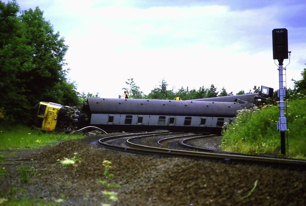 Sunflower as a warning to the driver - Railway, Great Britain, Safety, Locomotive, Video, Longpost