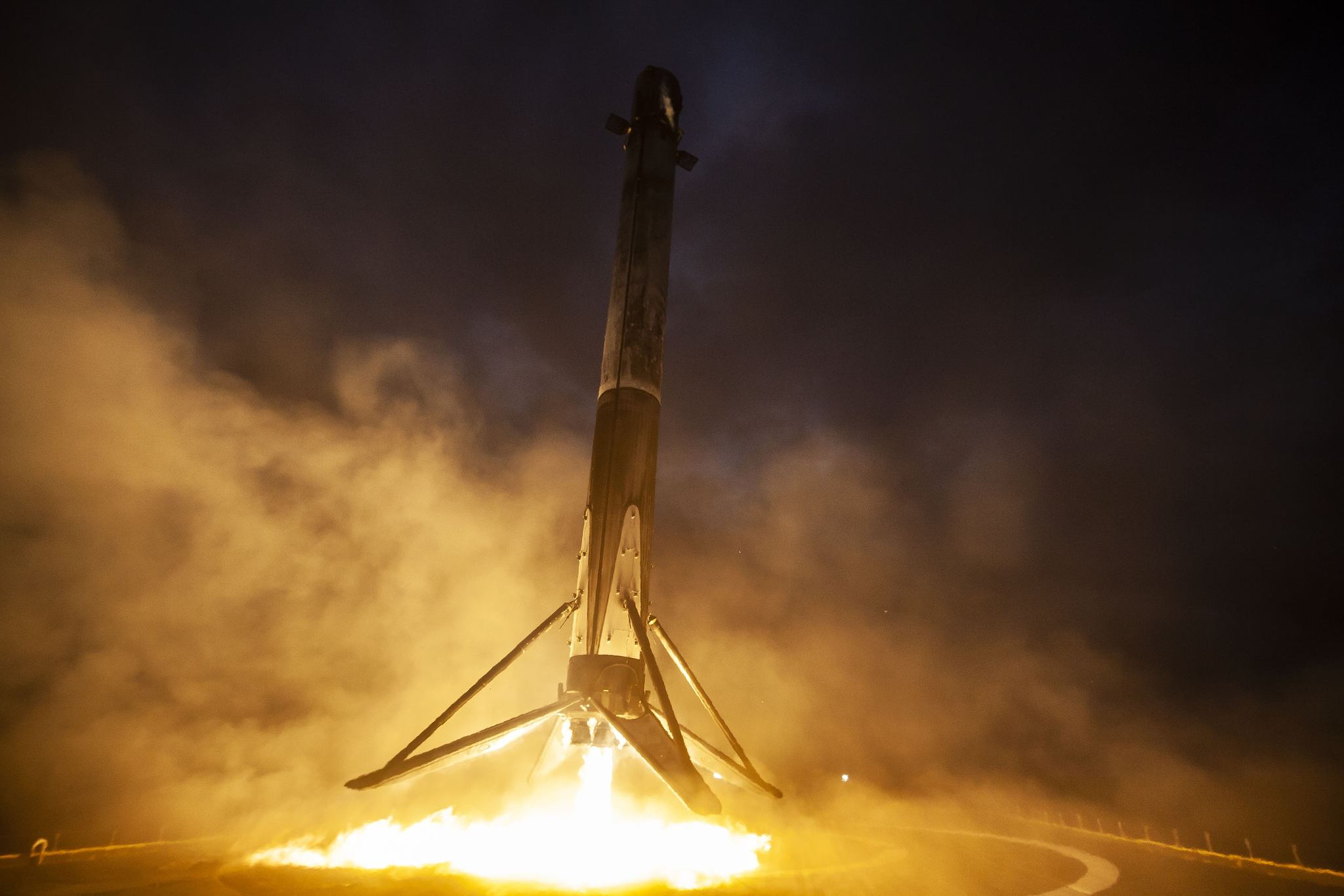 Exactly 2 years ago, the first successful commercial mission of the most powerful rocket of our time, Falcon Heavy, took place. - Falcon heavy, Cosmonautics, Space, Elon Musk, Spacex, NASA, Technologies, Booster Rocket, USA, Longpost