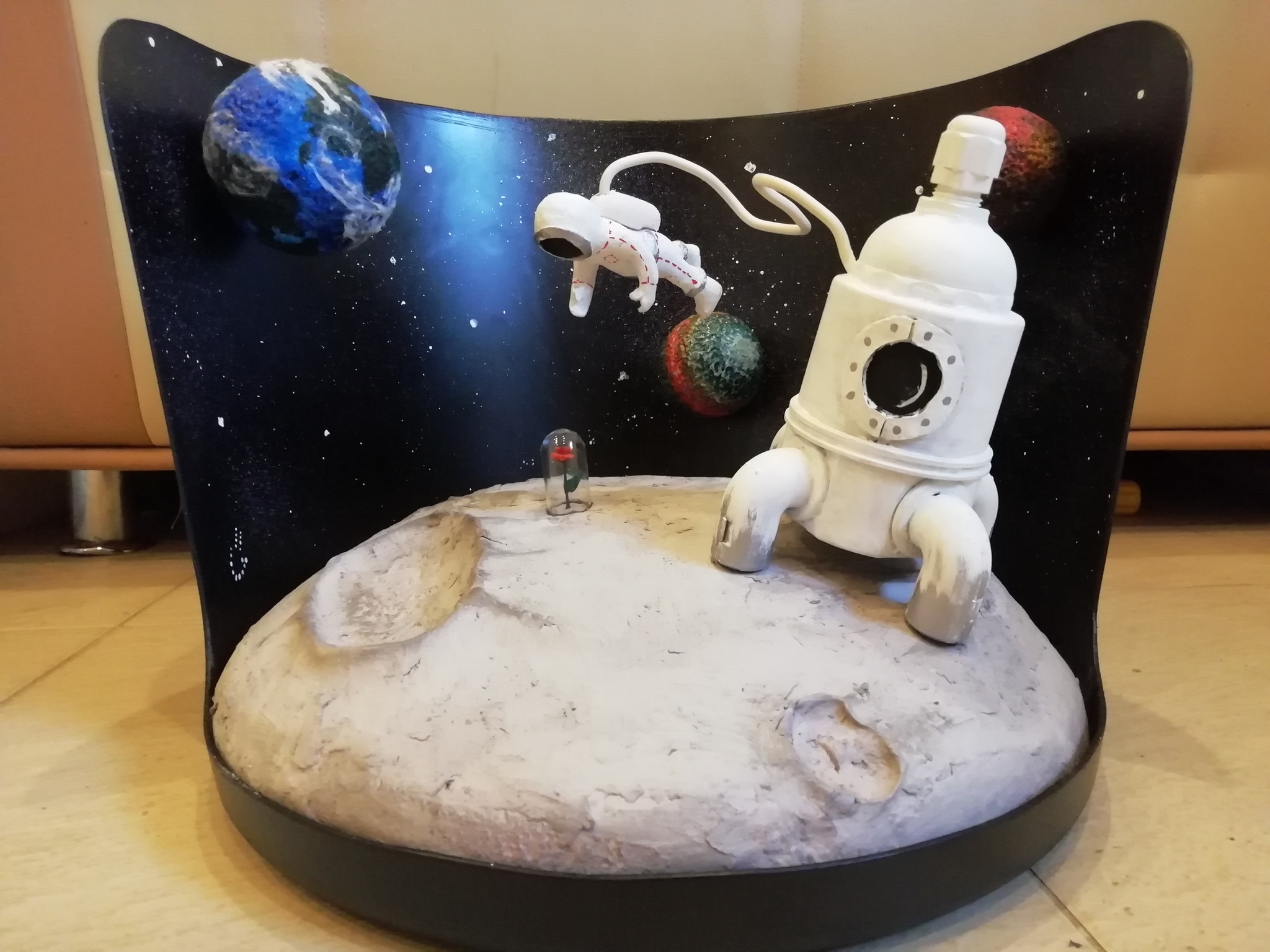 Простые поделки своими руками на День космонавтики в детском саду