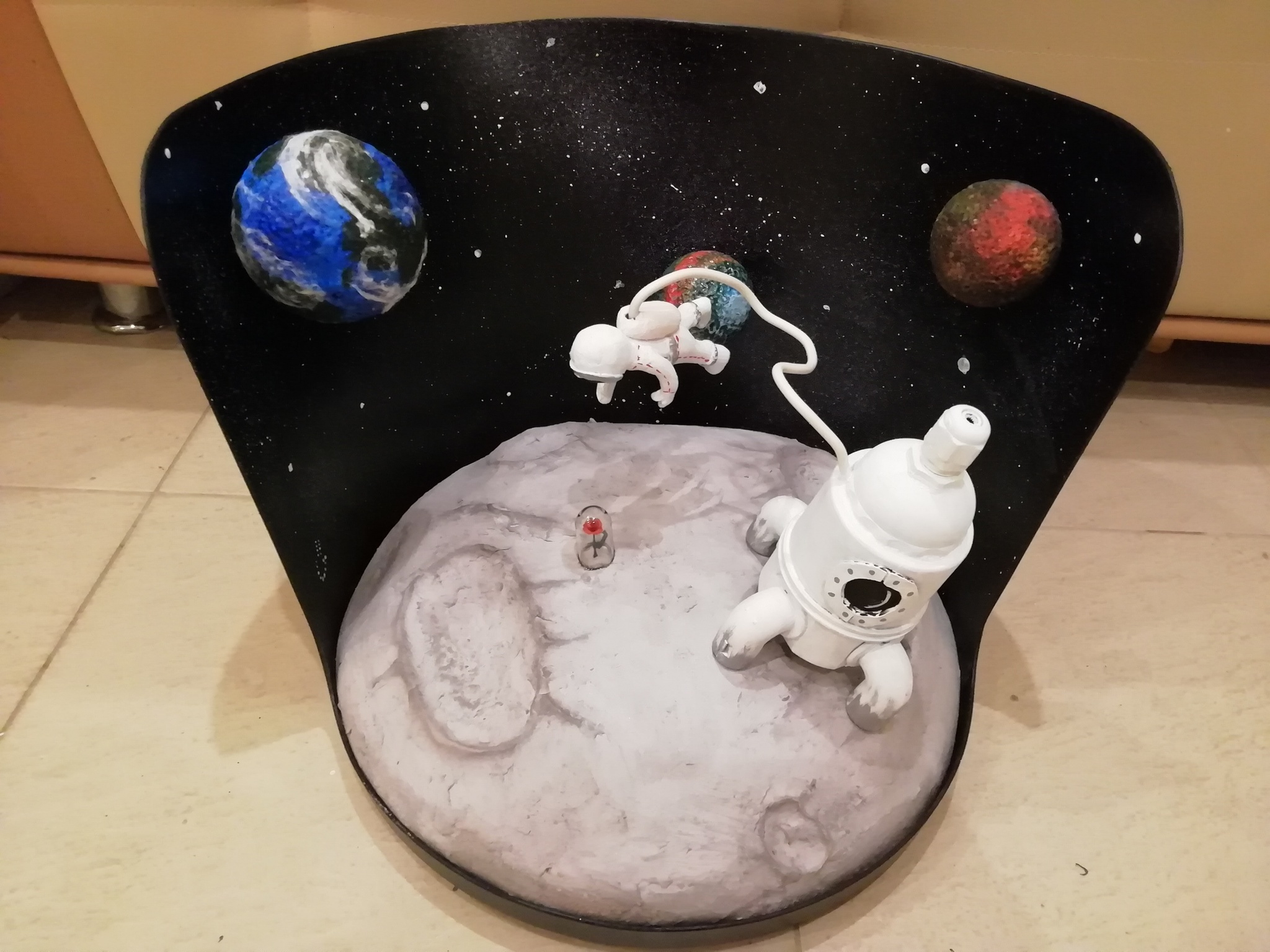 Милые детские поделки ко Дню космонавтики