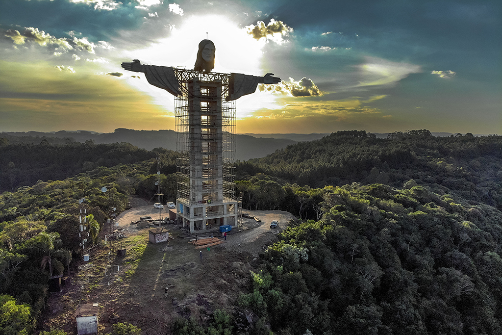 I wonder how much it would cost to build it in the Russian Federation (New statue in Brazil) - Sculpture, Brazil, Restoration