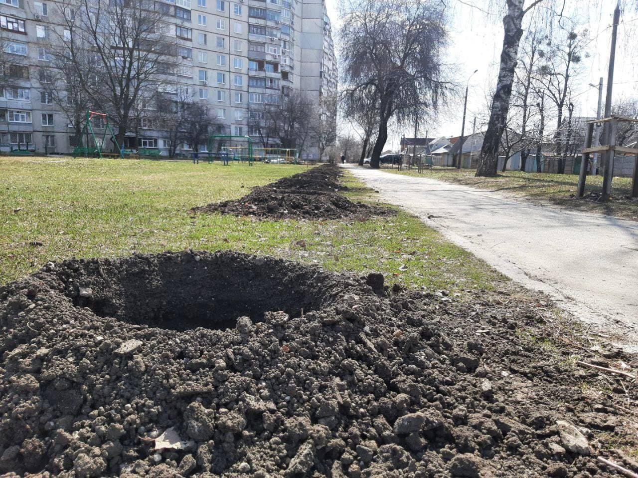 A moment of kindness - Kharkov, Ecology, Kindness, Landing, Tree, Peace, Landscaping, Longpost