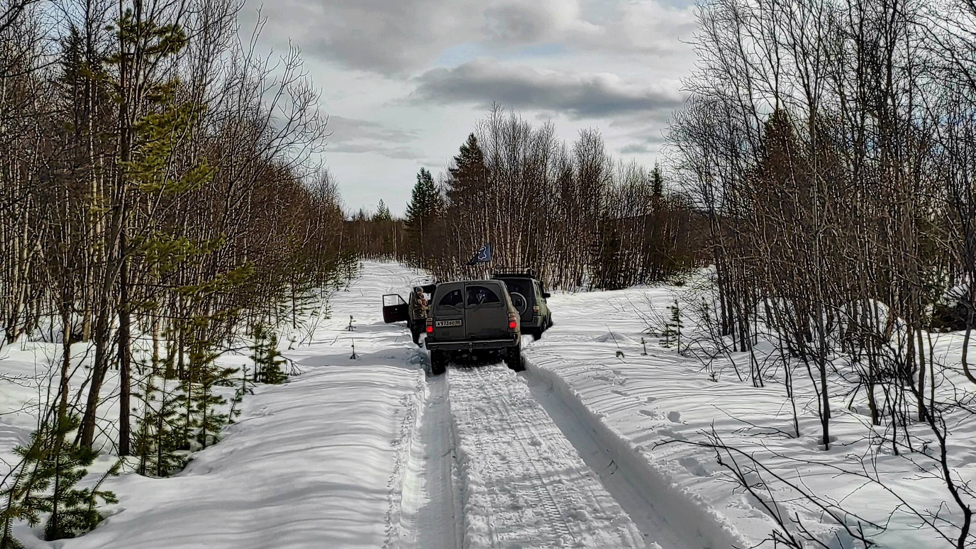 Between the seasons! A fun ride or chop along the Kola River! Tumbleweed Kola... - My, Renault Duster, Niva, 4x4, Adventures, Travels, Murmansk, Murmansk region, Kola Peninsula, UAZ, Toyota, Windlass, Spring, Winter, Fun, Off road, Mitsubishi, Video, Longpost, Video blog