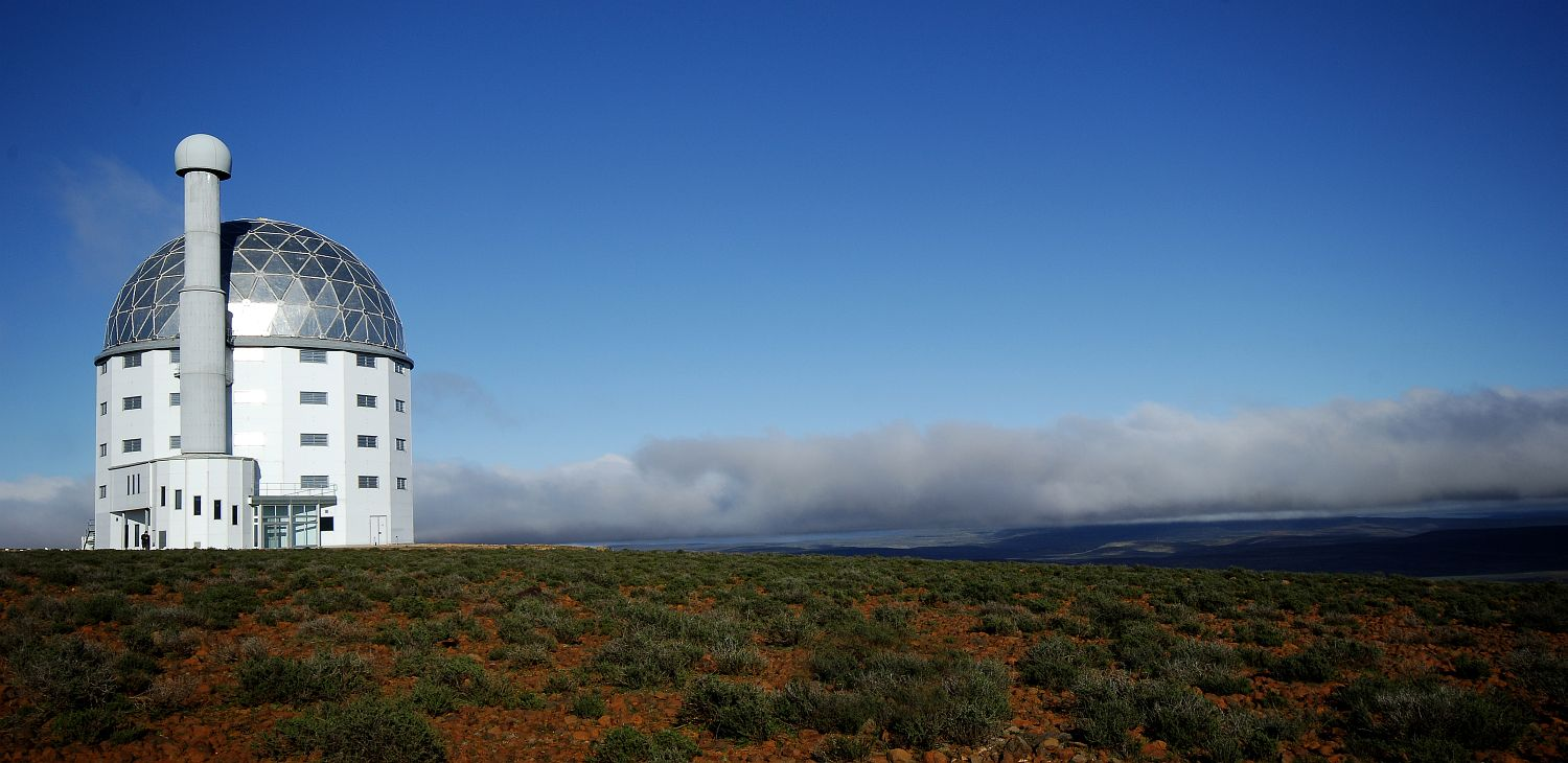 Большая южная. Большой южноафриканский телескоп (South African large Telescope). Гигантский Южно-Африканский телескоп, Salt. Южно Африканская обсерватория астрономическая. Обсерватория ЮАР Сазерленд.