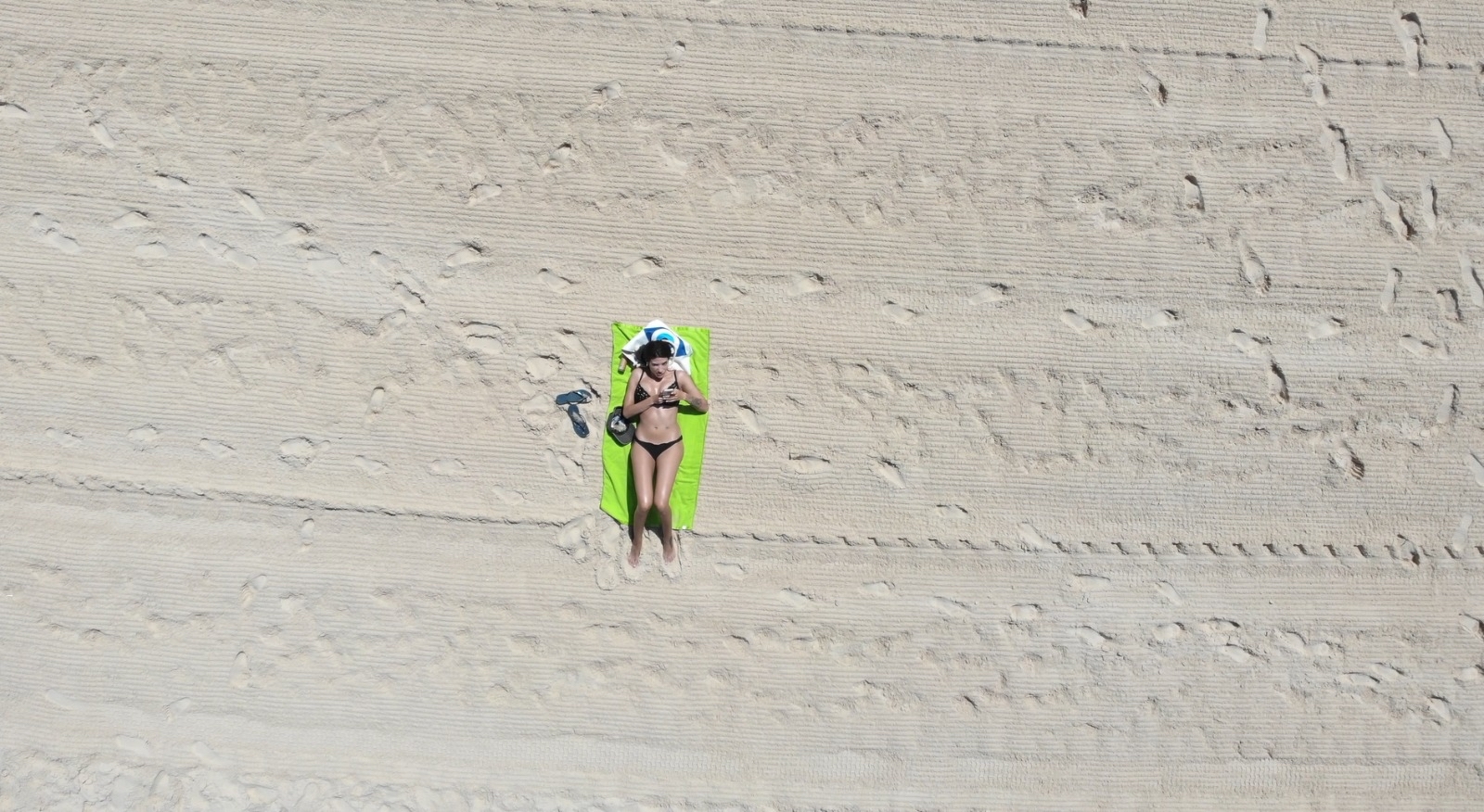 Drone is a fun toy)) - My, Girls, Swimsuit, Drone, Beach