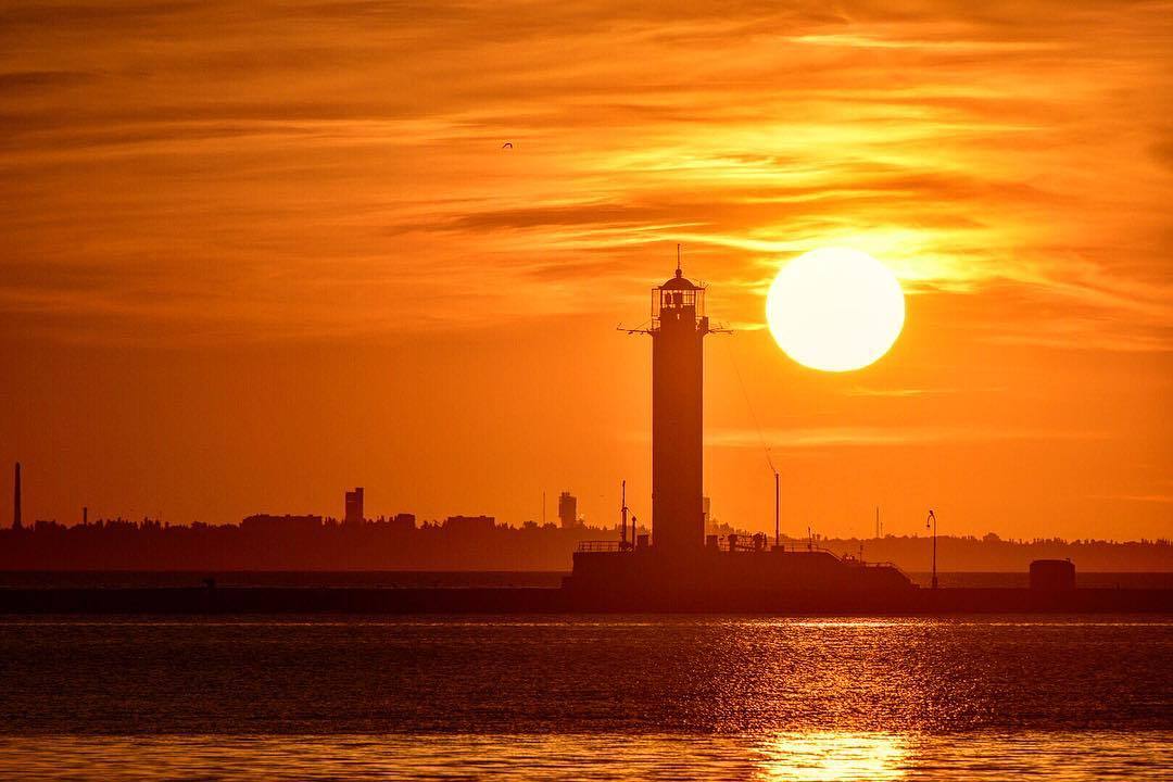 Dawn in Odessa - dawn, Sea, Lighthouse, Odessa, Longpost, The photo