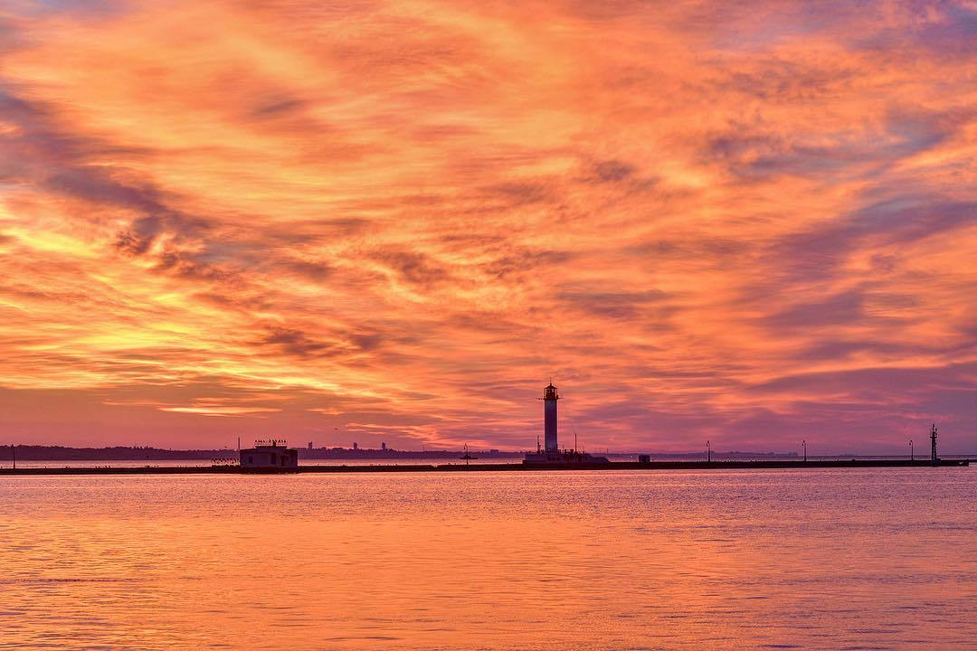 Dawn in Odessa - dawn, Sea, Lighthouse, Odessa, Longpost, The photo