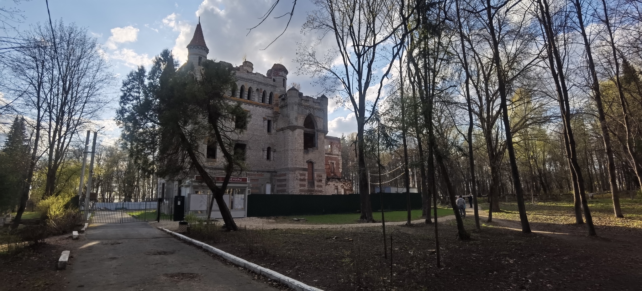 Khrapovitsky estate in Muromtsevo - My, Travels, The photo, Mobile photography, Lock, Sudogda, Muromtsevo, Manor, Longpost