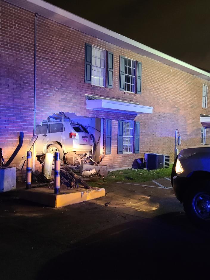 “Last night I left the house for 5 minutes to buy beer, and when I came back I saw this. The window of my room is to the right of this car.” - The photo, Auto, House, Road accident, Luck, USA, Reddit