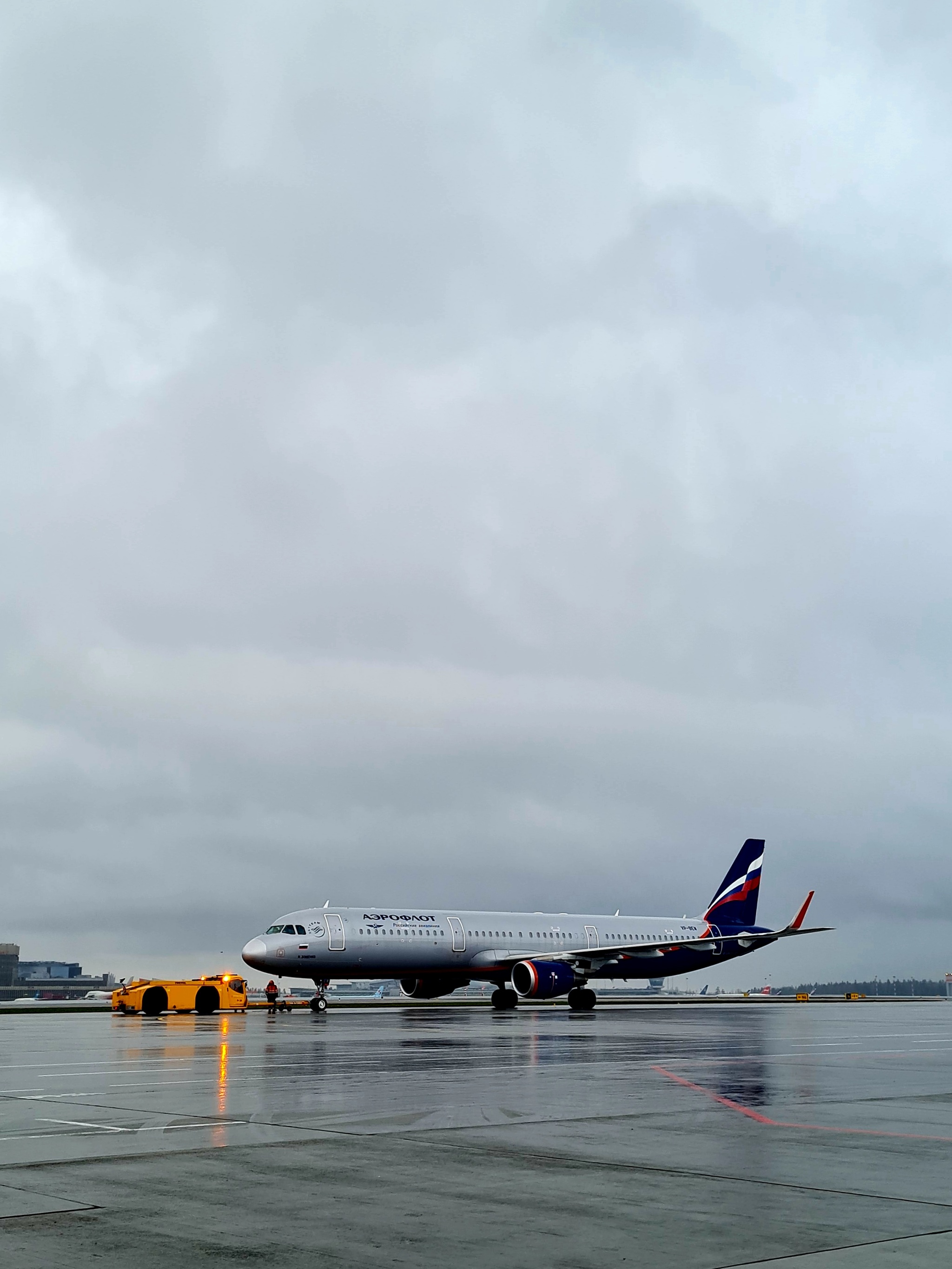 Airport - My, Airplane, Airbus A320, Boeing 777, The photo, Mobile photography, The airport, Platform, Longpost