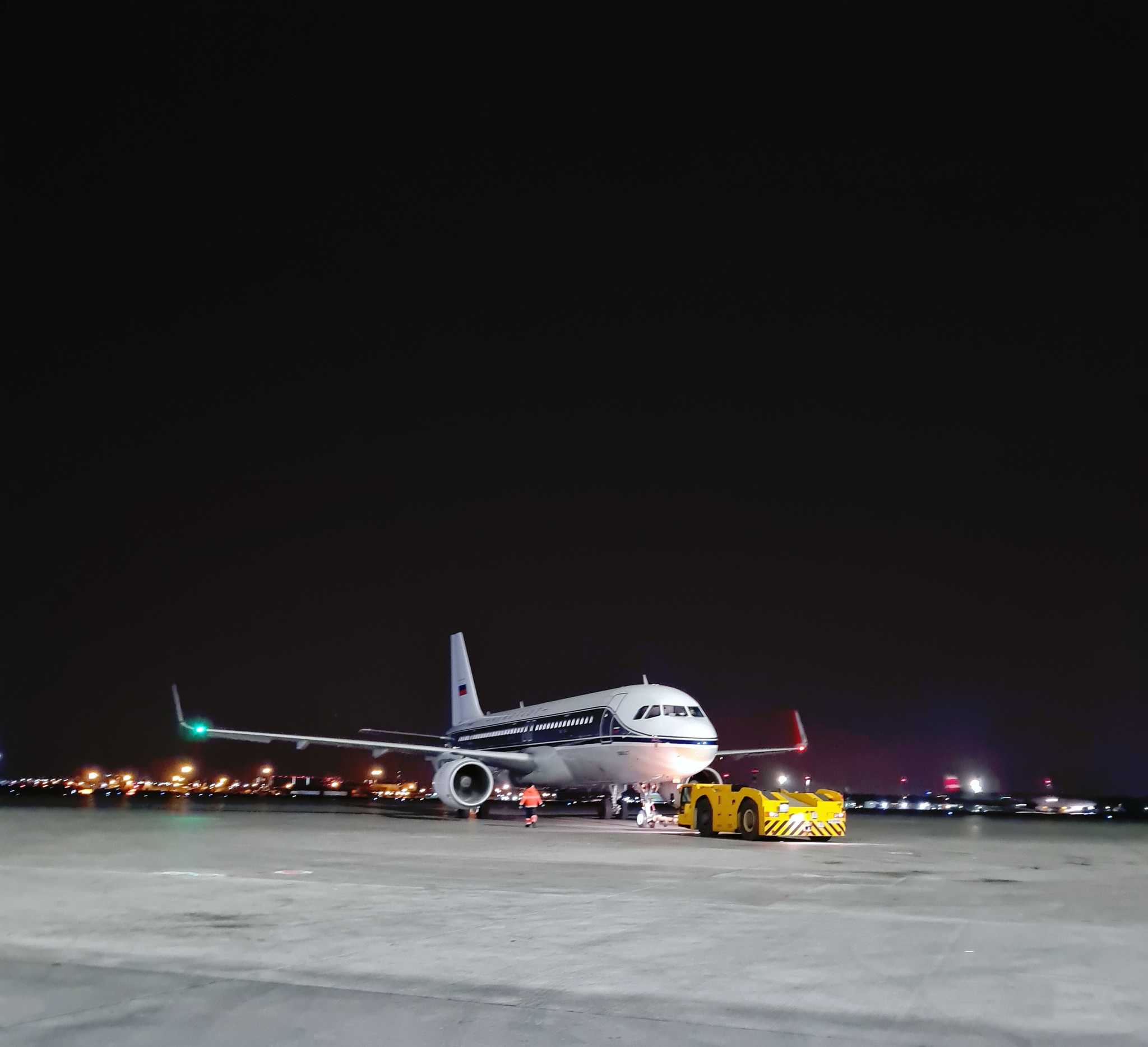 Airport - My, Airplane, Airbus A320, Boeing 777, The photo, Mobile photography, The airport, Platform, Longpost