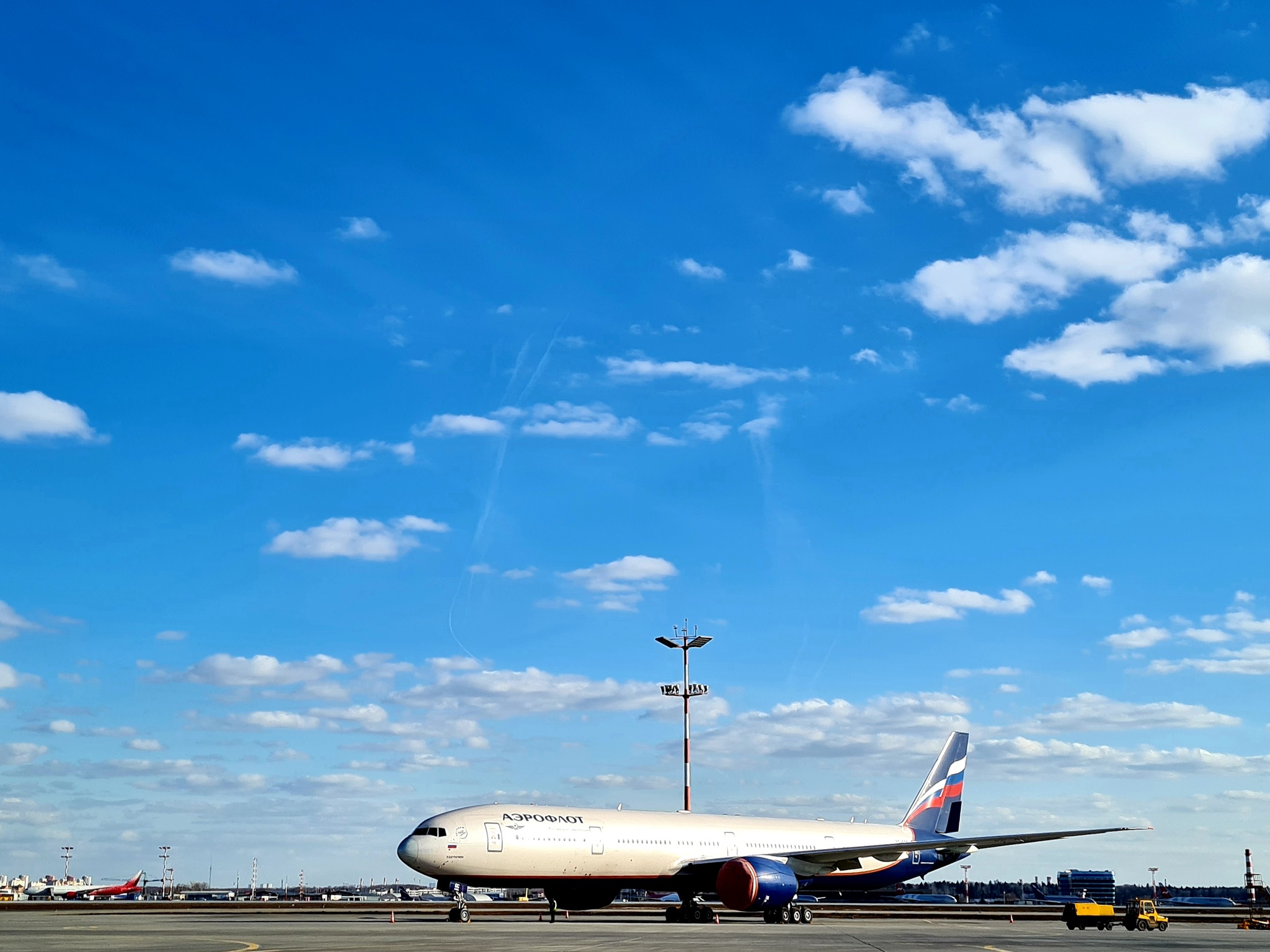 Airport - My, Airplane, Airbus A320, Boeing 777, The photo, Mobile photography, The airport, Platform, Longpost